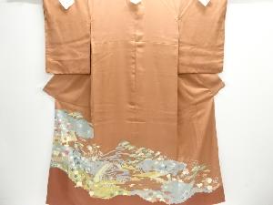 屋敷に草花模様刺繍五つ紋色留袖